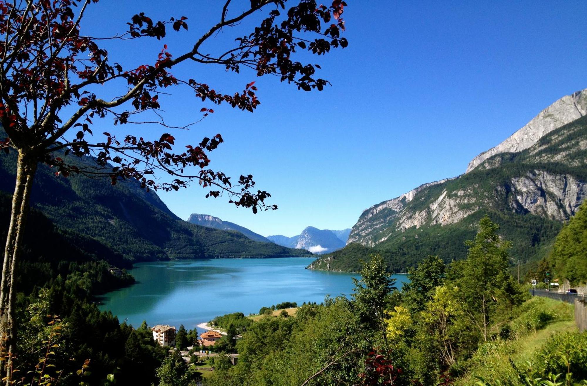 Chalet Al Lago Molveno Exteriör bild