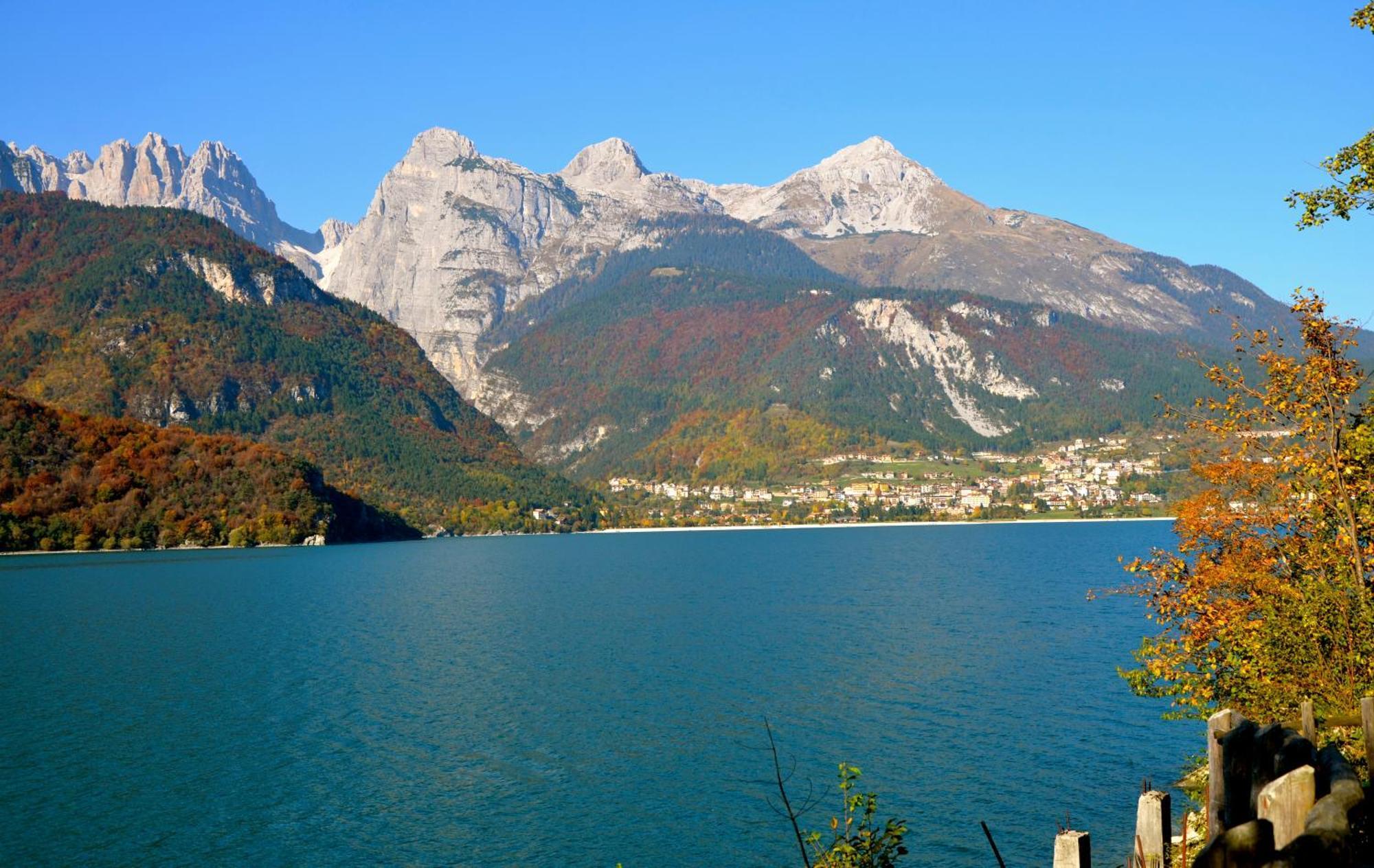 Chalet Al Lago Molveno Exteriör bild
