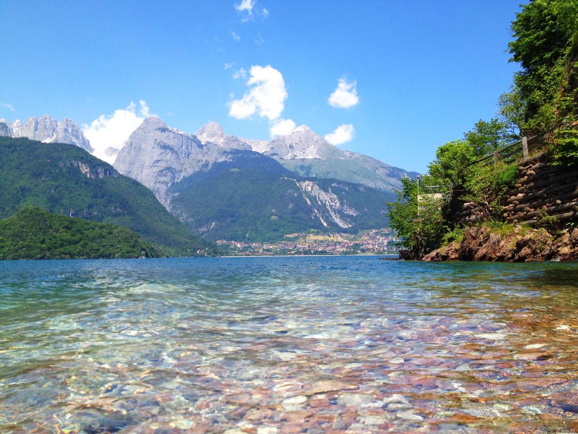 Chalet Al Lago Molveno Exteriör bild
