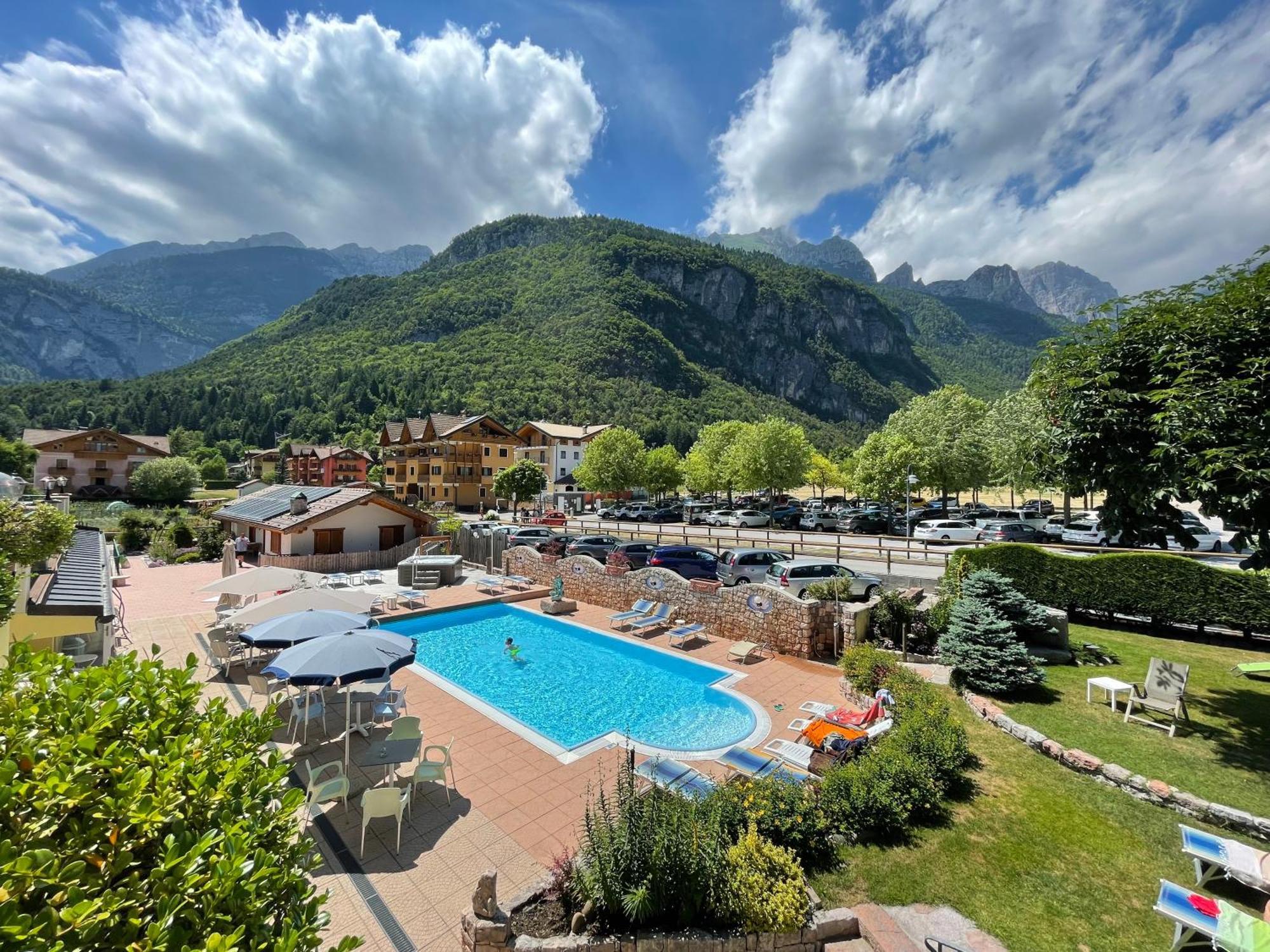 Chalet Al Lago Molveno Exteriör bild